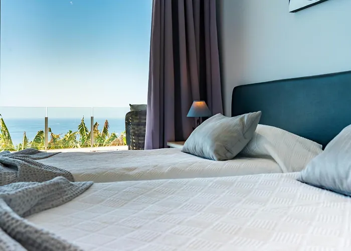 Pinheira Iii Heated Pool Hébergement de vacances *