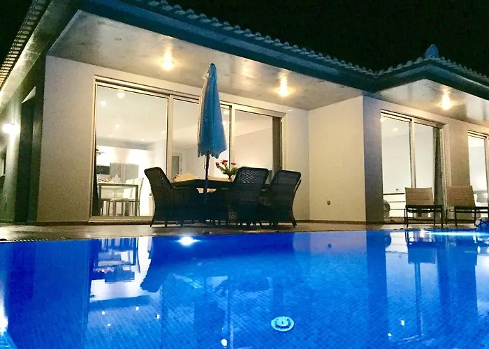 Hébergement de vacances Pinheira Iii Heated Pool Calheta (Madeira)
